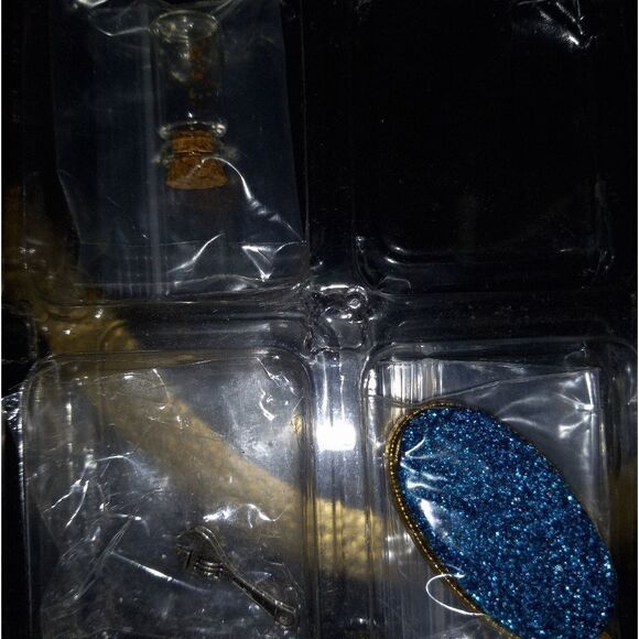 1 surprise 🫢 Charm 🎁 - Picture 4 of 11